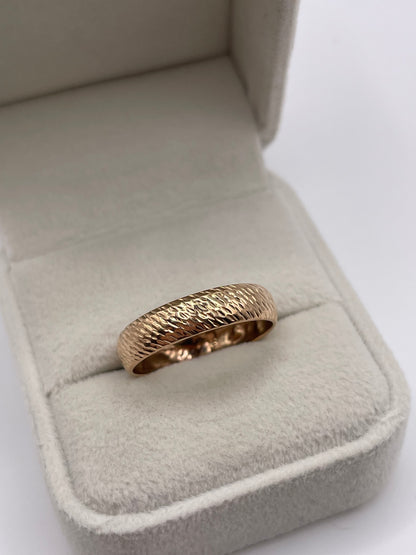 9ct gold patterned band