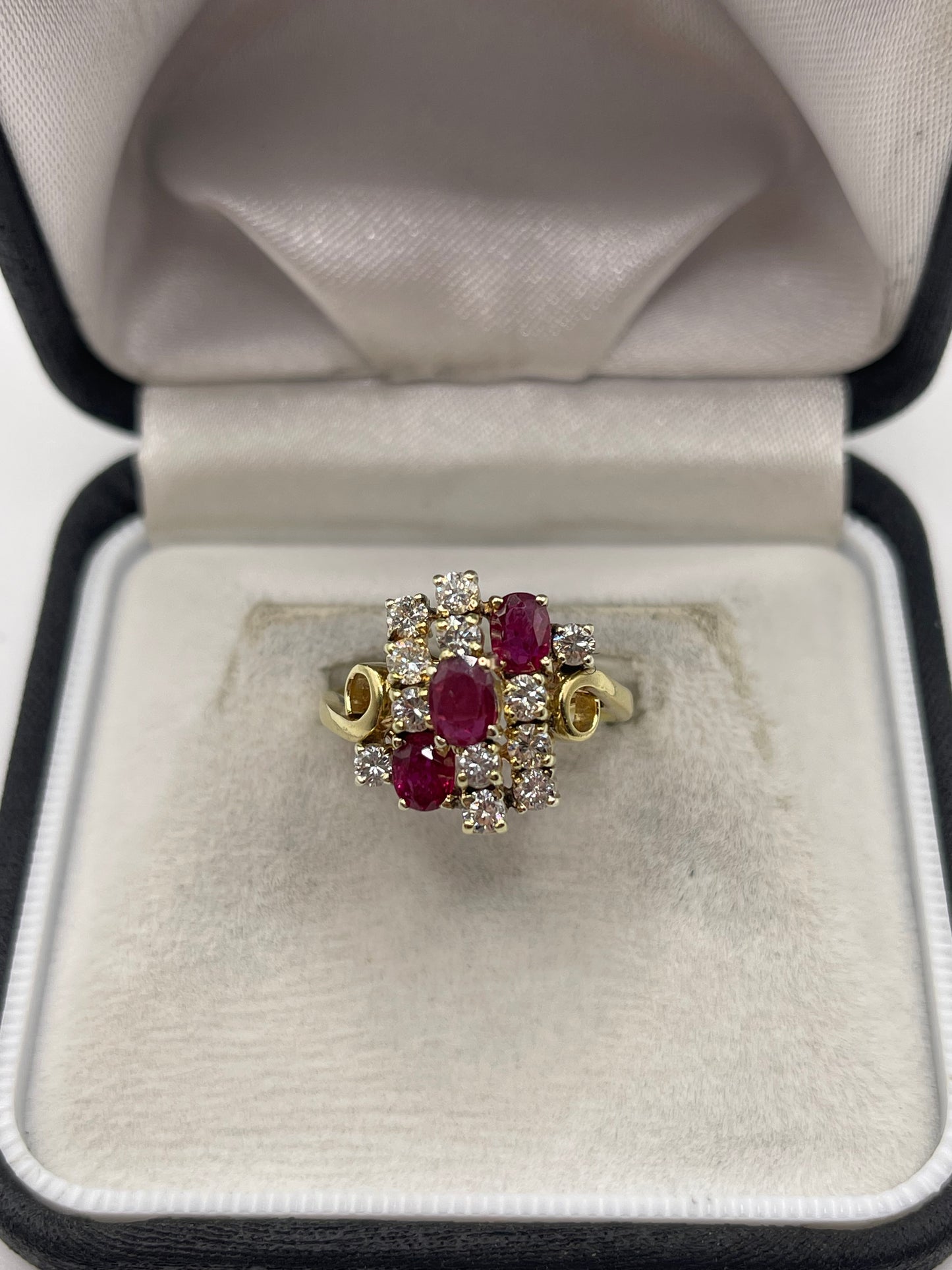 18ct gold ruby and diamond ring