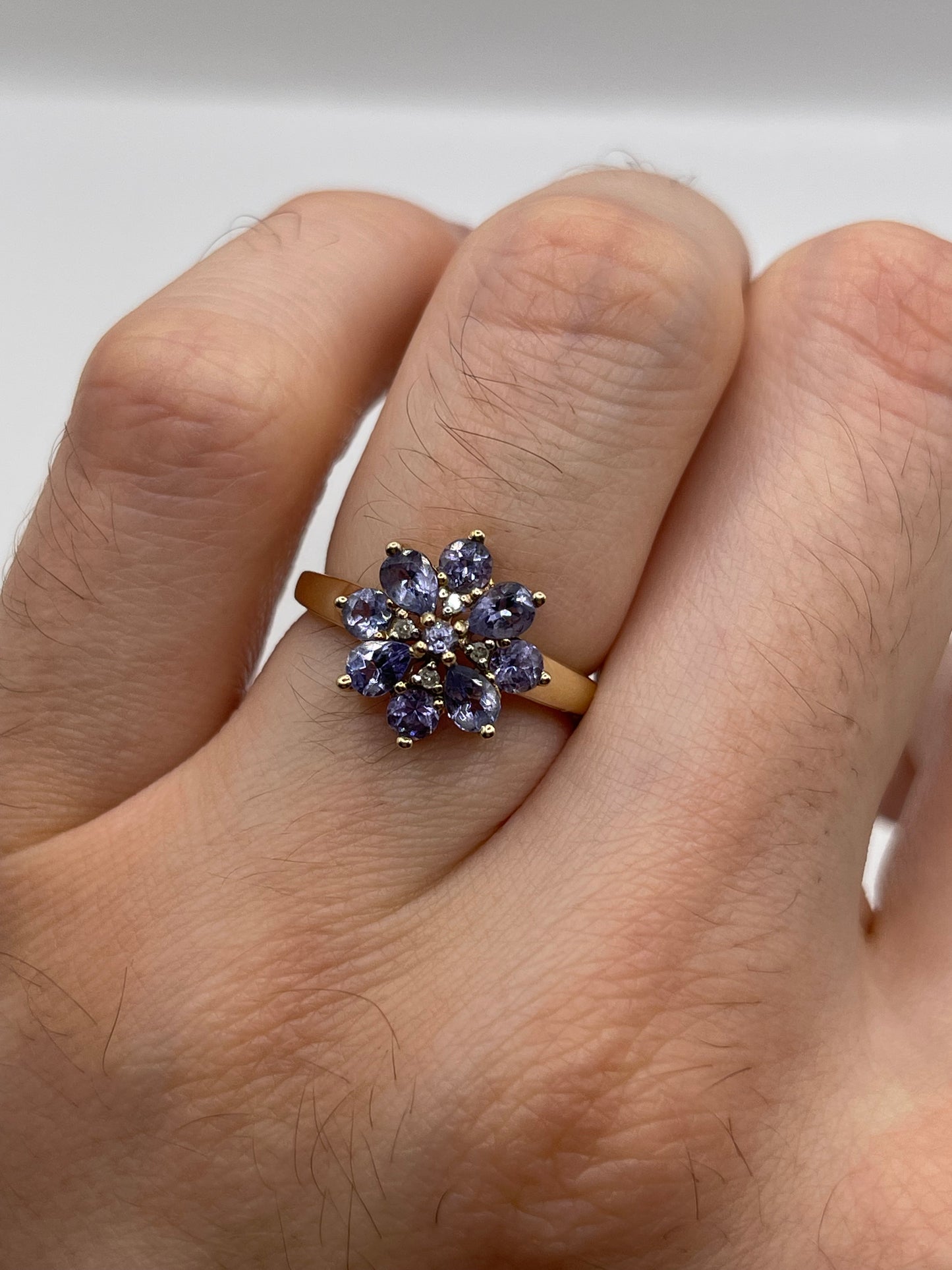 9ct gold tanzanite and diamond ring