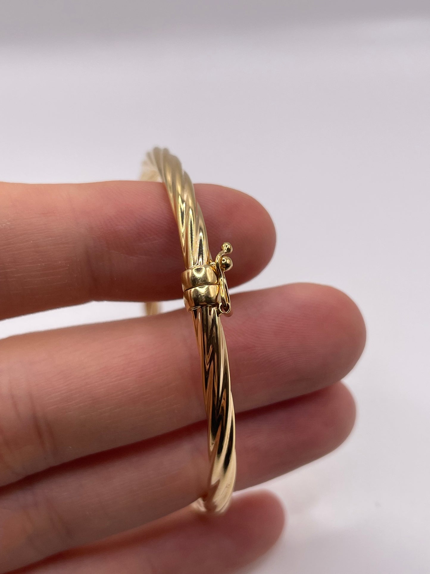 9ct gold bangle