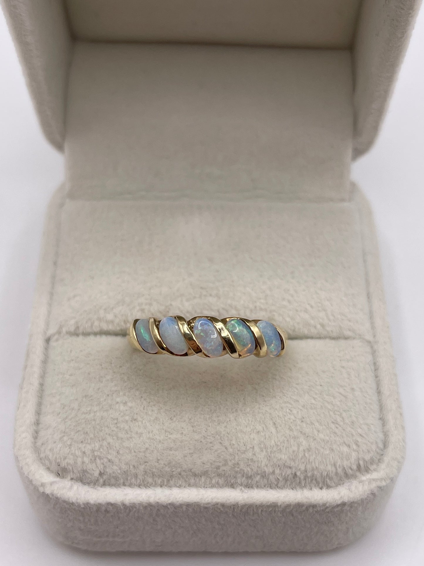 9ct gold opal ring