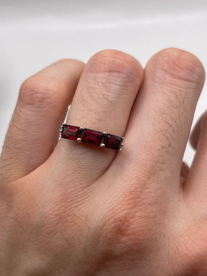 9ct white gold garnet and diamond ring