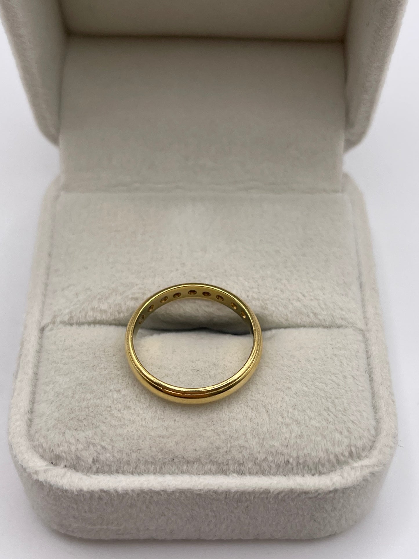 18ct gold point diamond ring