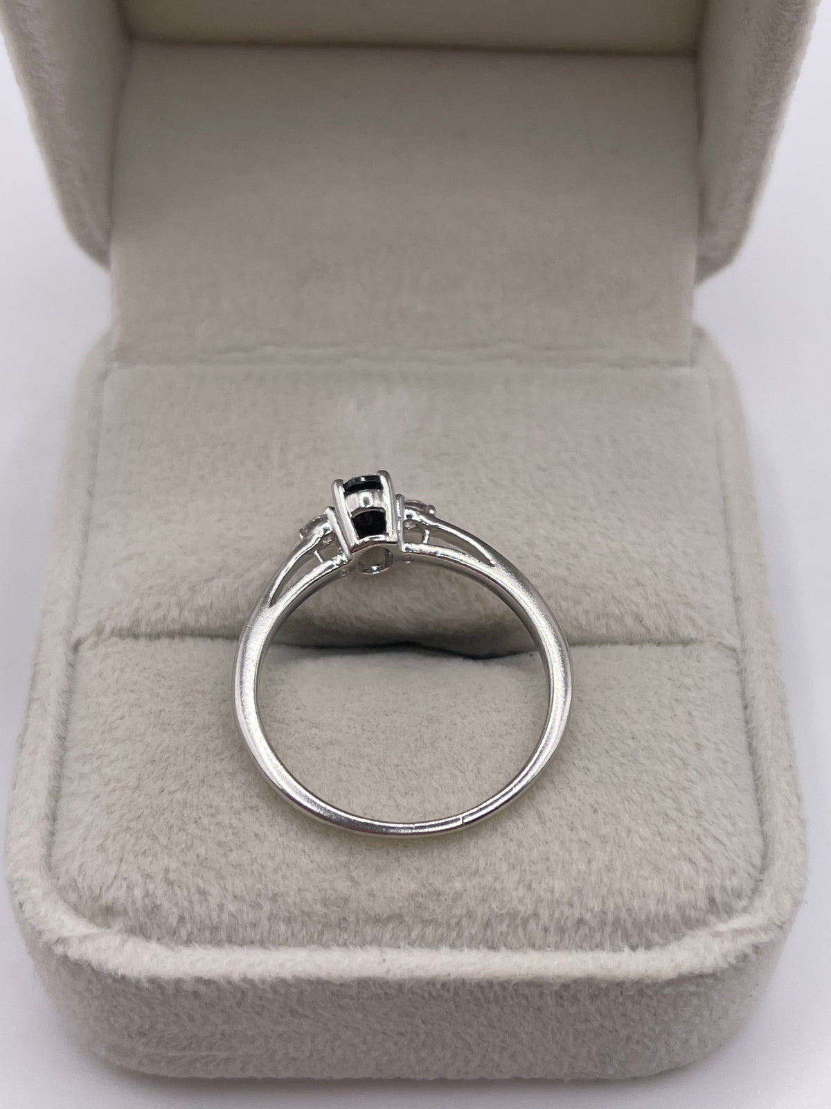 9ct white gold sapphire and diamond ring