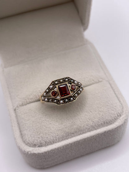 9ct gold garnet and pearl ring