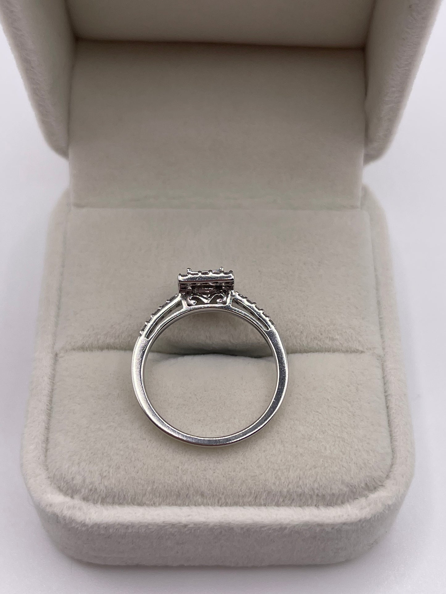 14ct white gold diamond cluster ring