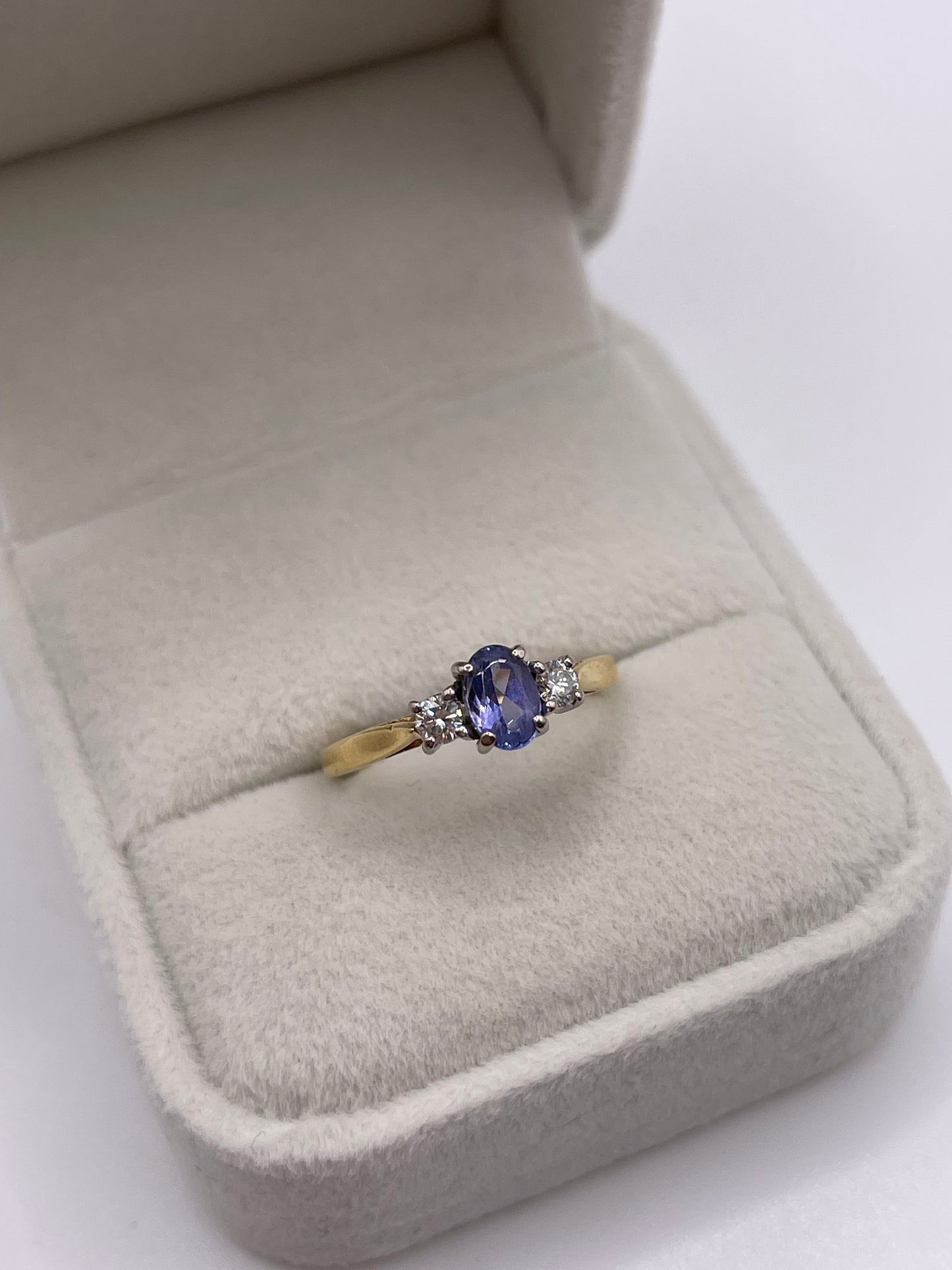 18ct gold tanzanite and diamond ring