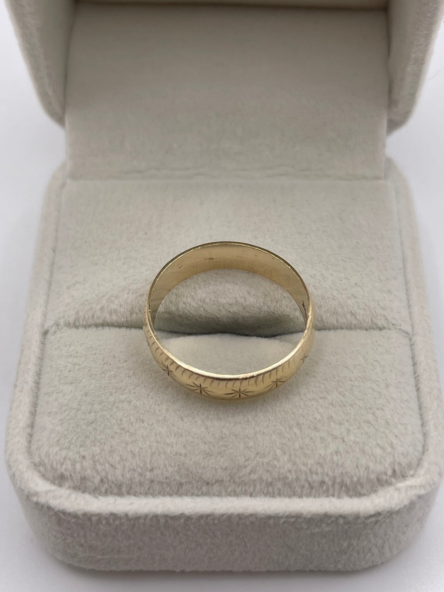 9ct gold patterned band