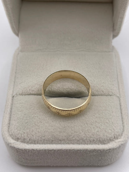 9ct gold patterned band