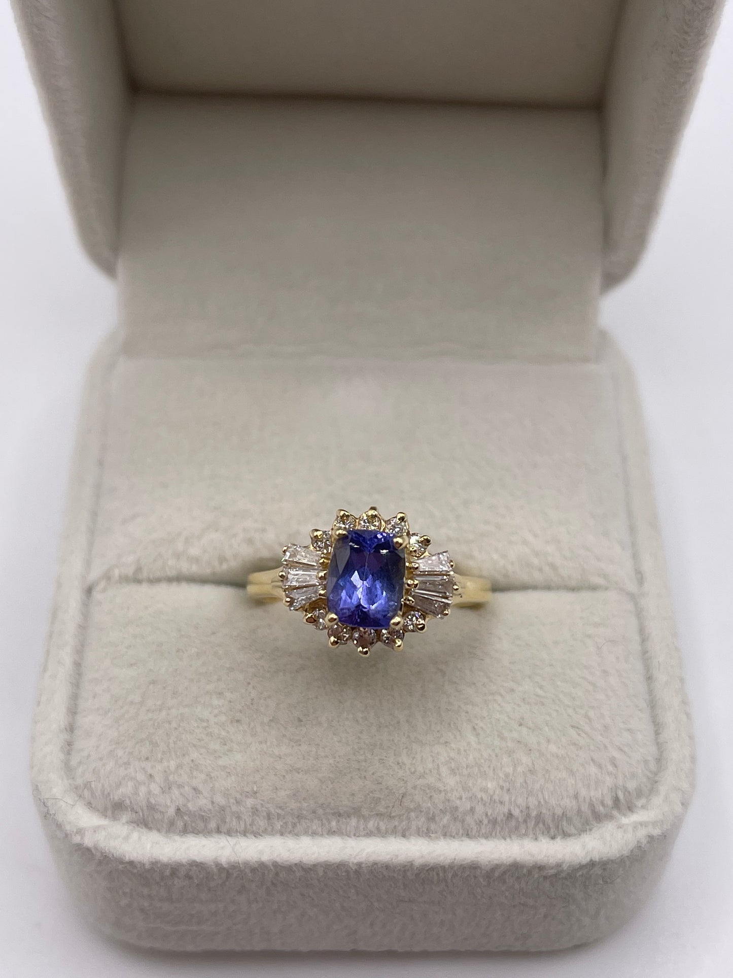 14ct gold tanzanite and diamond ring