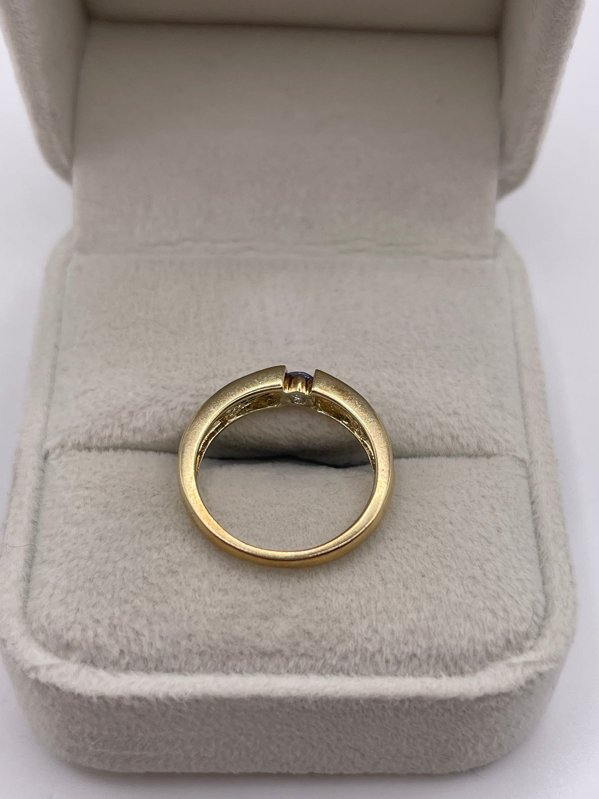 9ct gold tanzanite ring