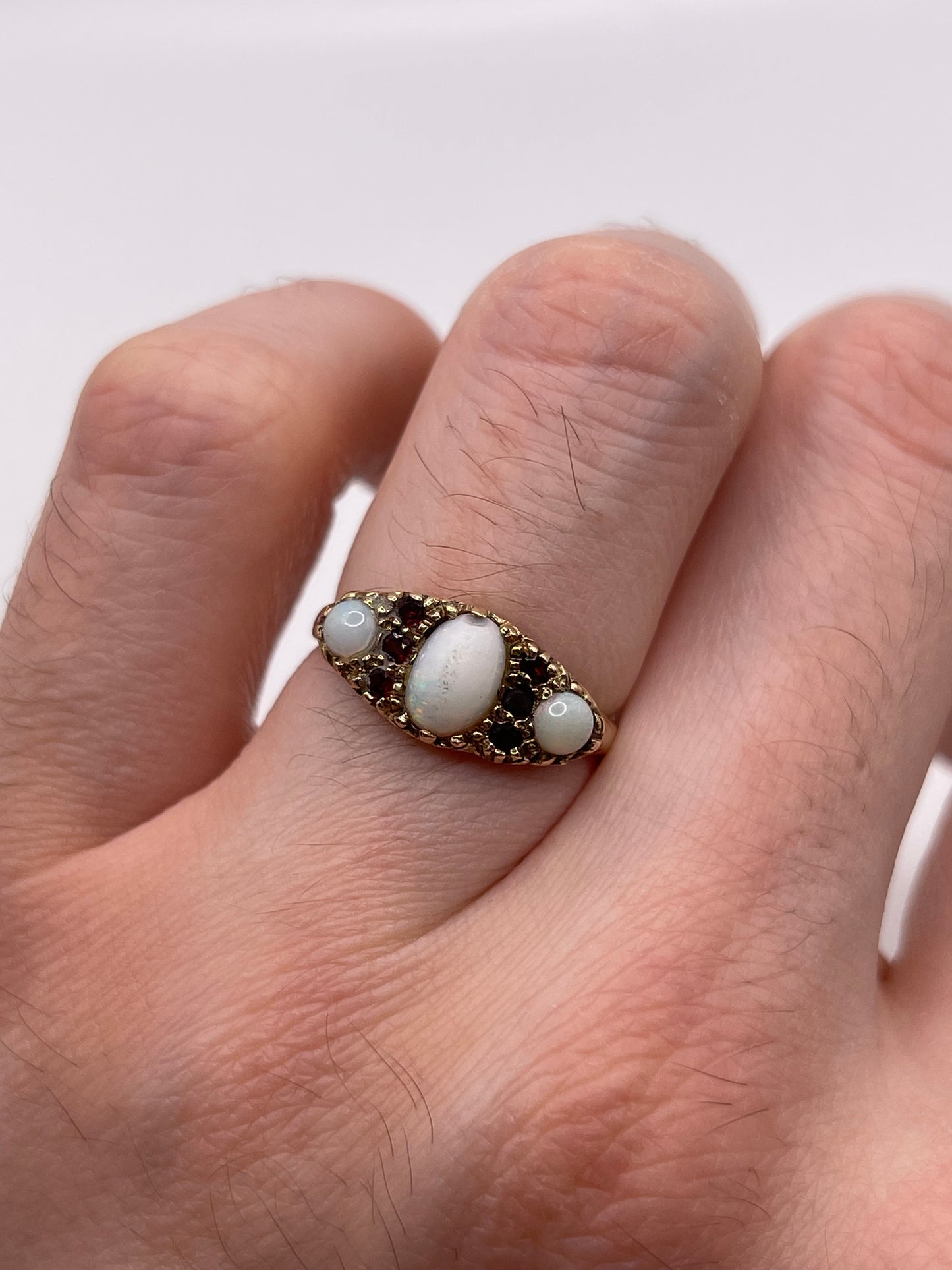 9ct gold opal and garnet ring