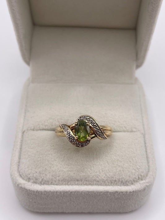 9ct gold peridot and diamond ring