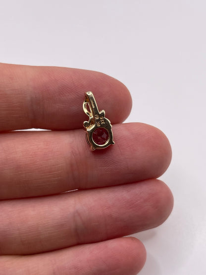 9ct gold garnet and zircon pendant