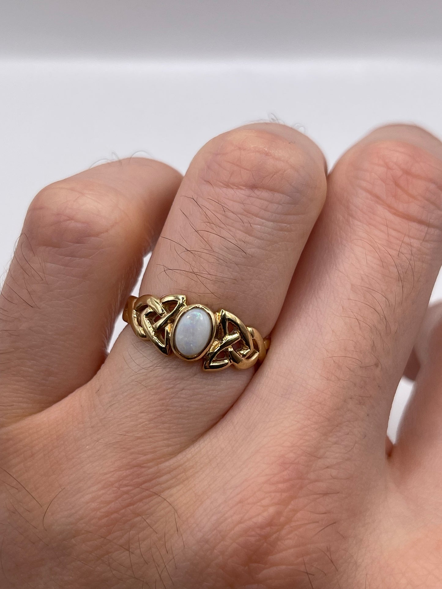 9ct gold opal ring