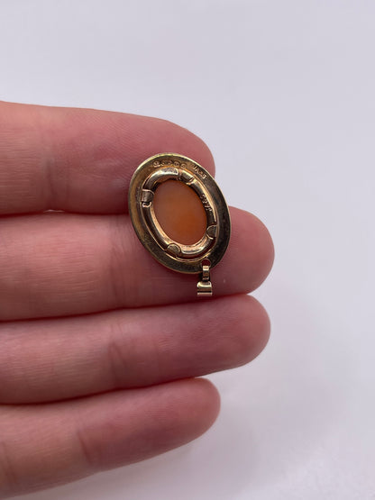 9ct gold cameo pendant