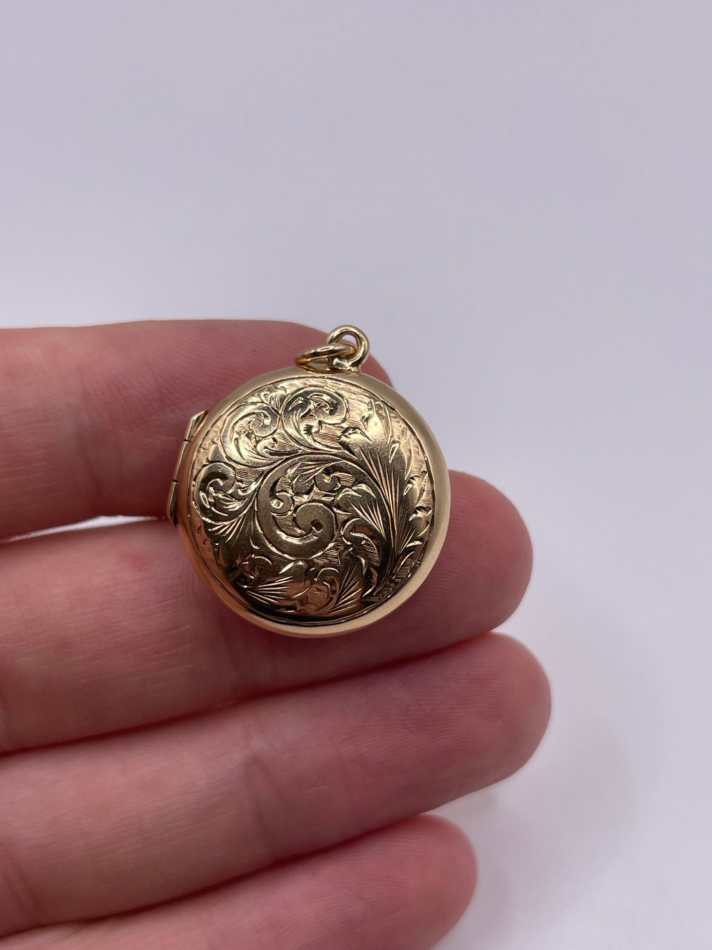 9ct gold locket pendant