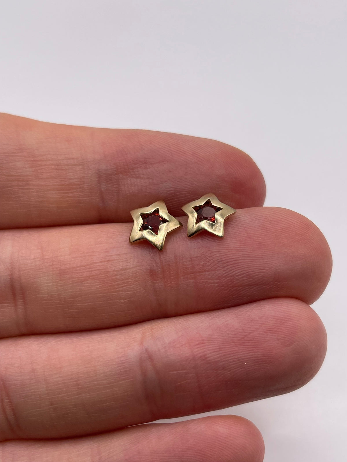 9ct gold garnet earrings