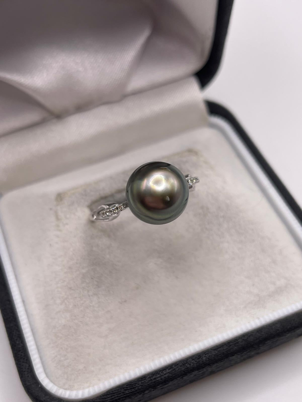 9ct white gold pearl and diamond ring