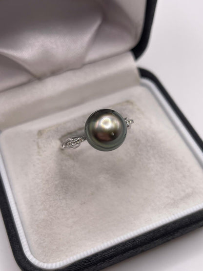 9ct white gold pearl and diamond ring