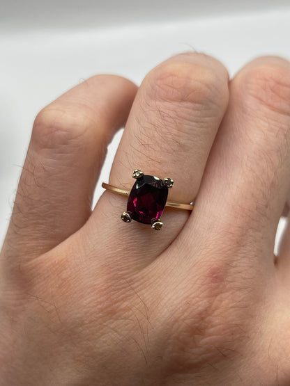 9ct gold garnet and diamond ring