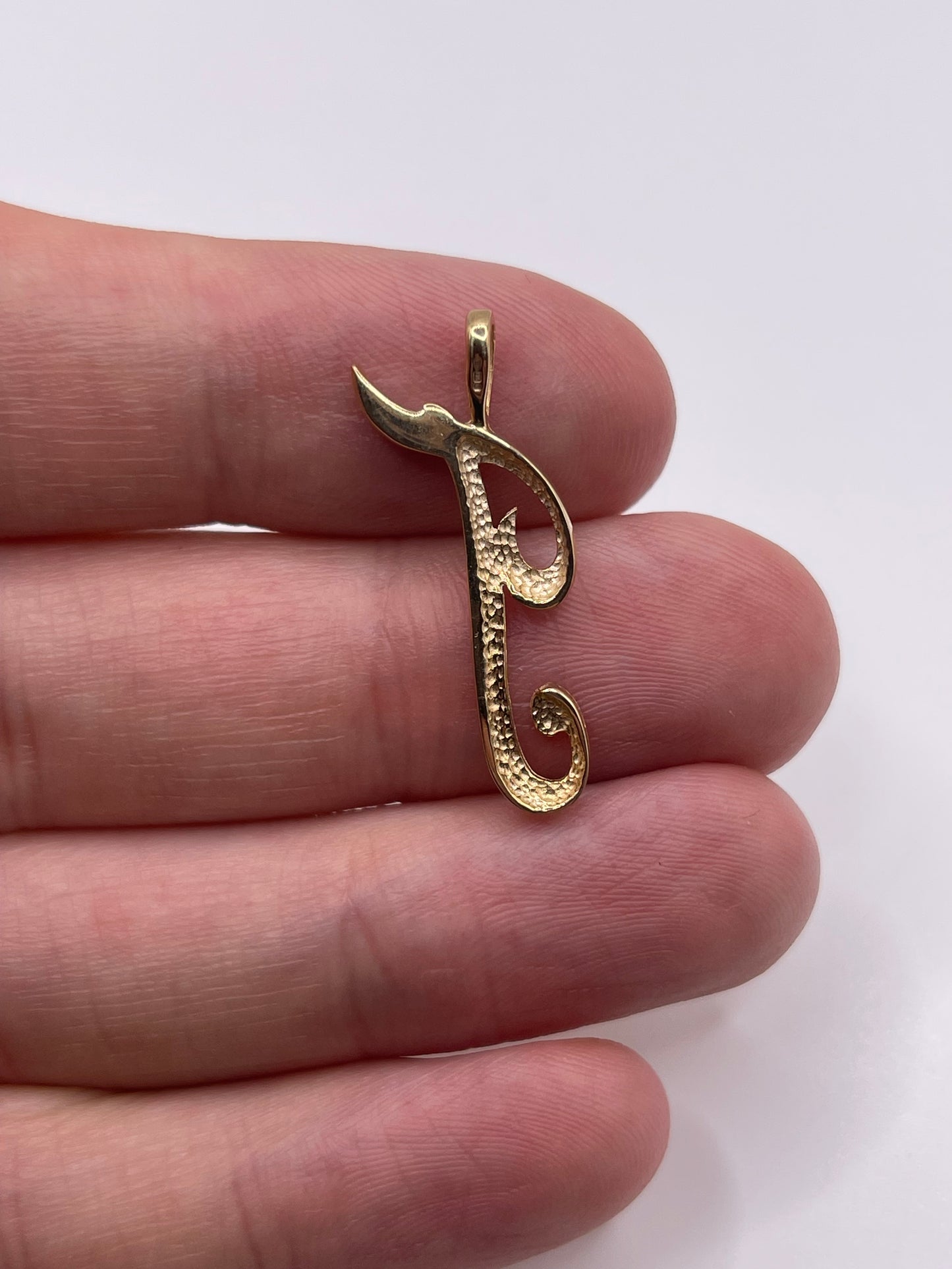 9ct gold initial T pendant