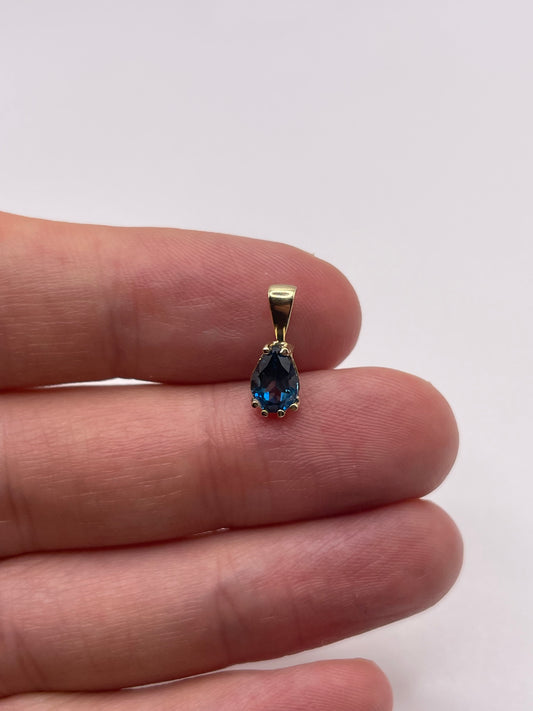 9ct gold blue topaz pendant