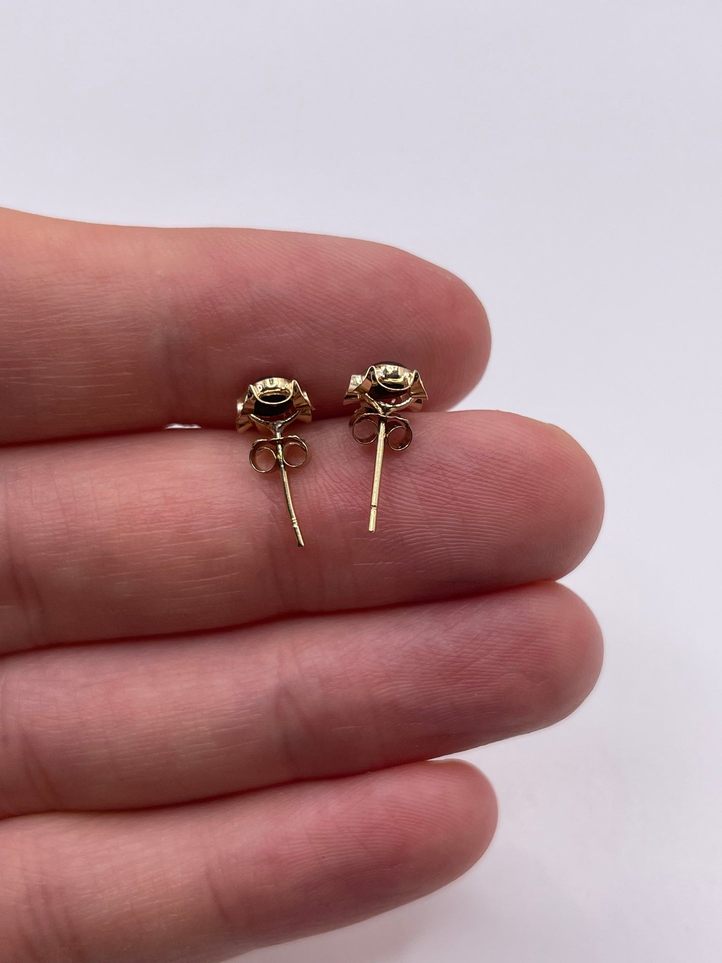 9ct gold onyx earrings