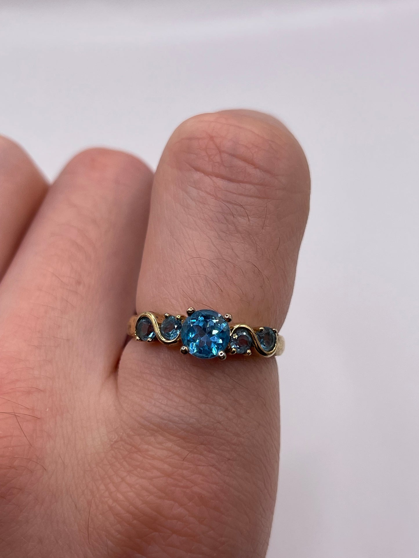 9ct gold blue topaz ring