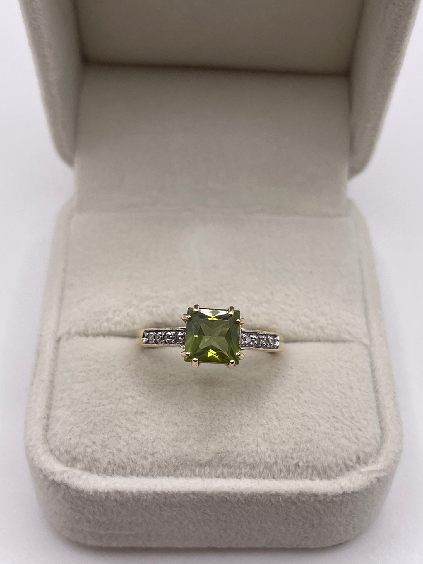 9ct gold quartz and diamond ring