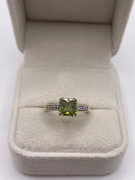 9ct gold quartz and diamond ring