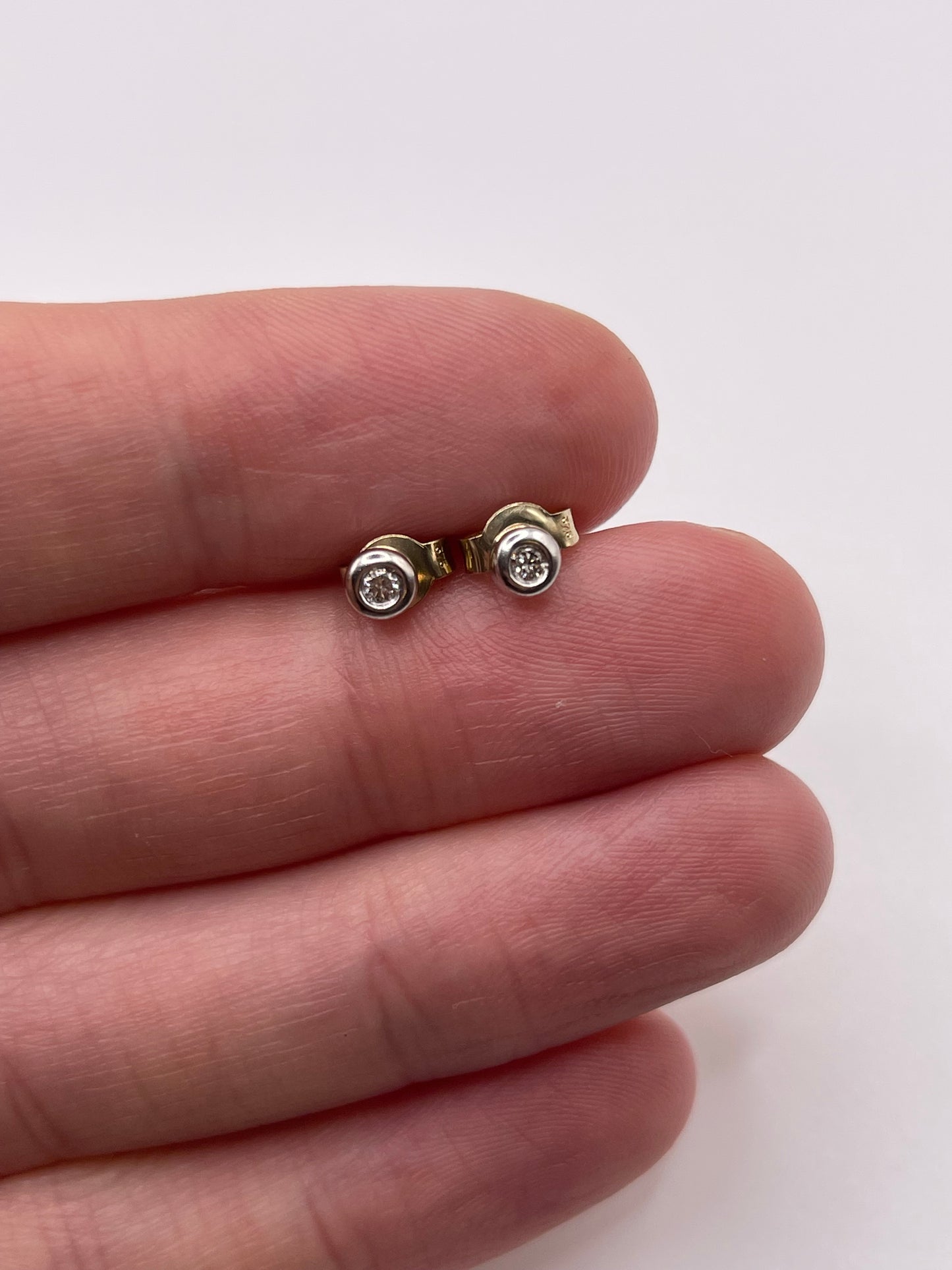 9ct gold diamond stud earrings
