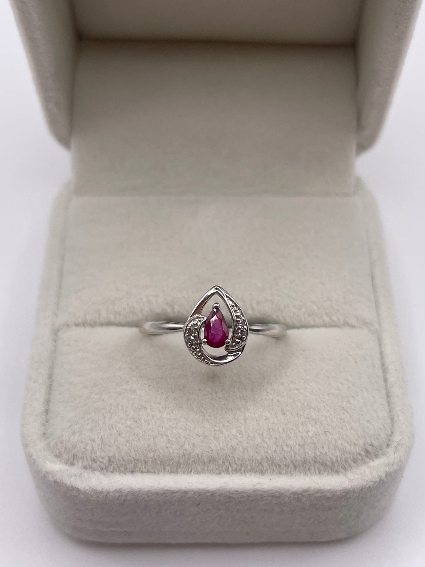 9ct white gold ruby and diamond ring