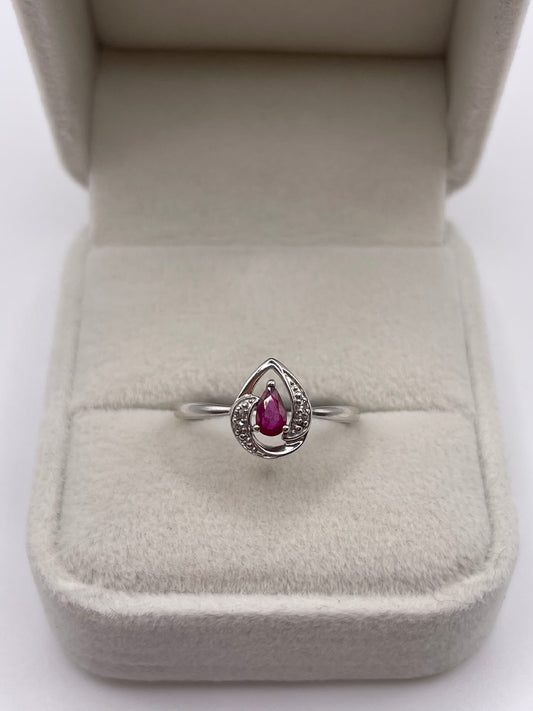 9ct white gold ruby and diamond ring