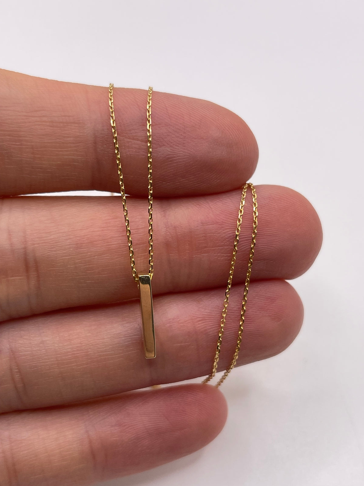 9ct gold initial I necklace