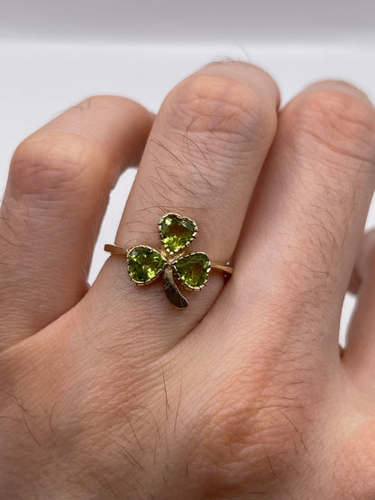 9ct gold peridot clover ring