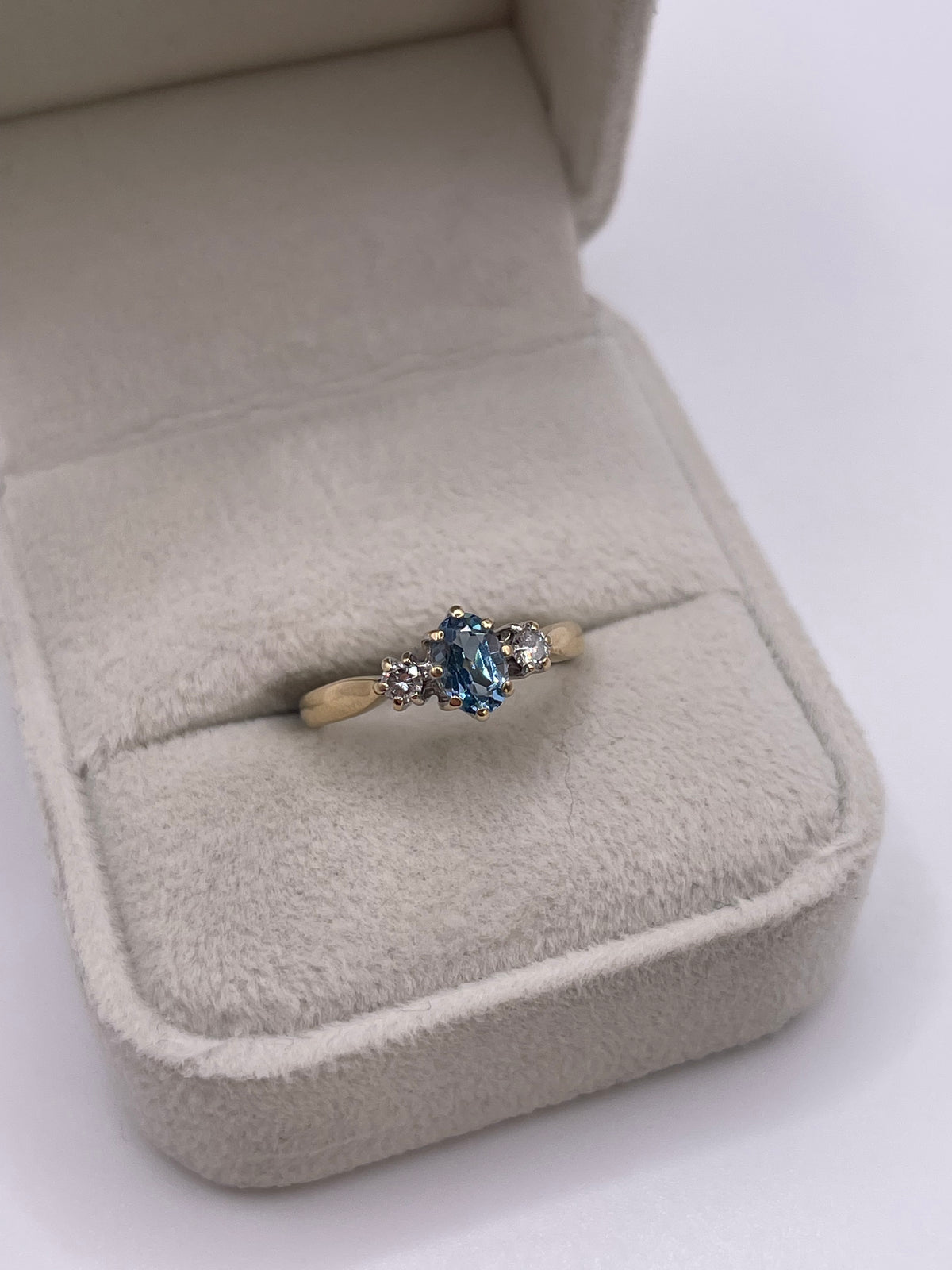 9ct gold aquamarine and diamond ring