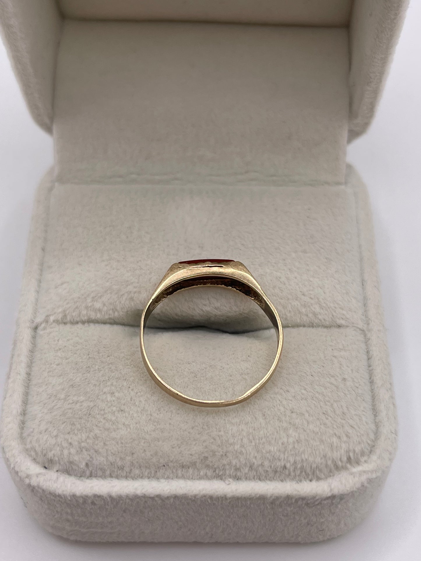 9ct gold carnelian ring