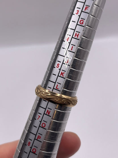 9ct gold patterned band