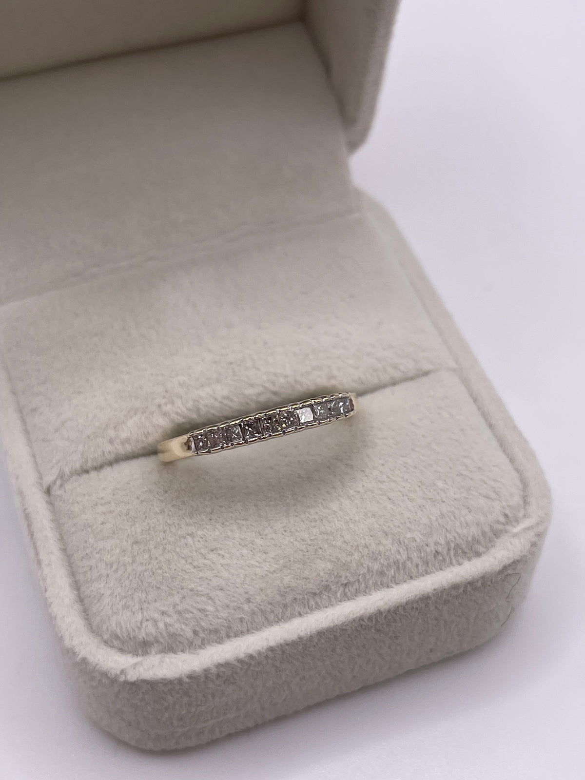 9ct gold diamond ring