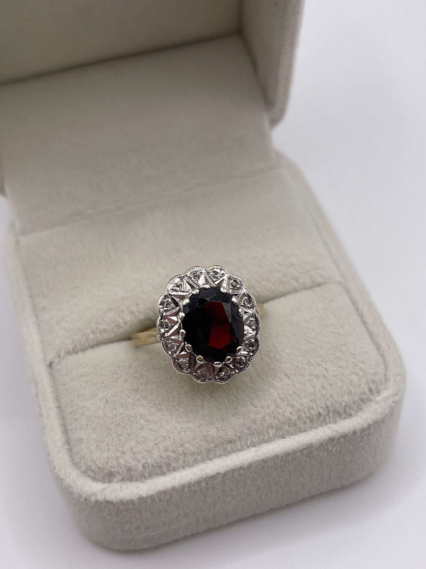 9ct gold garnet and diamond ring