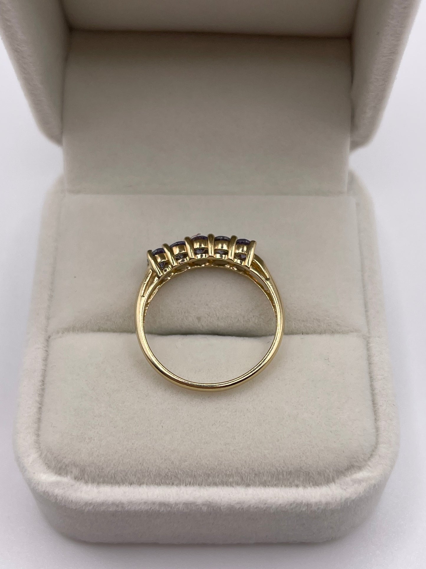 9ct gold tanzanite ring