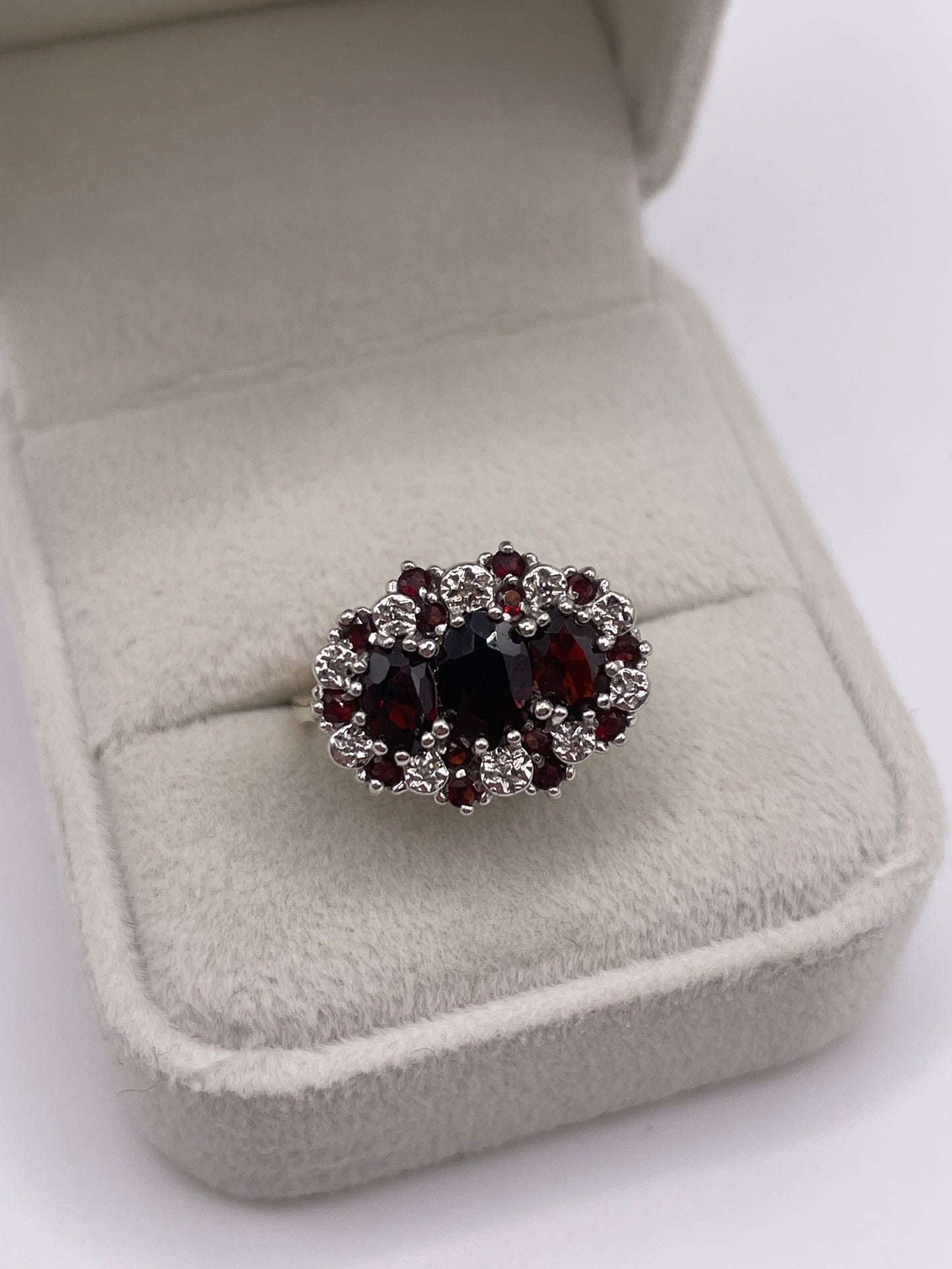 9ct gold garnet and diamond ring