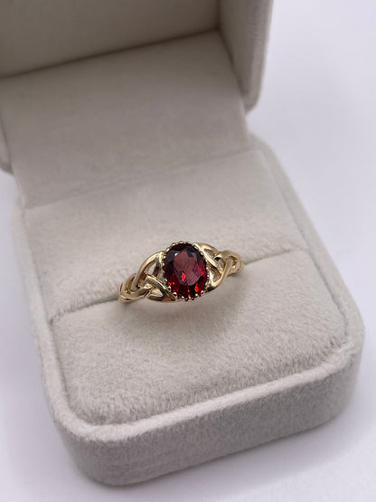 9ct gold garnet ring