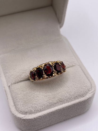 9ct gold garnet ring