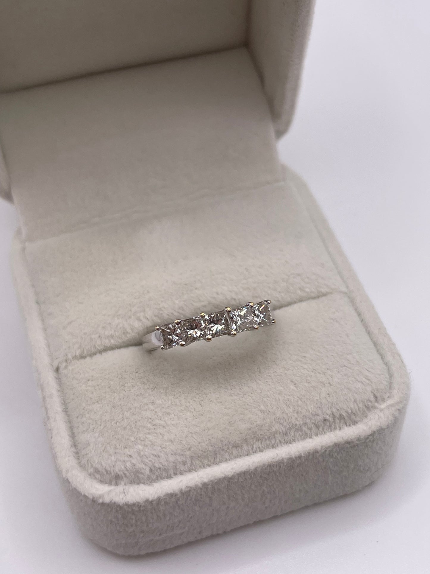 18ct white gold 1ct diamond ring