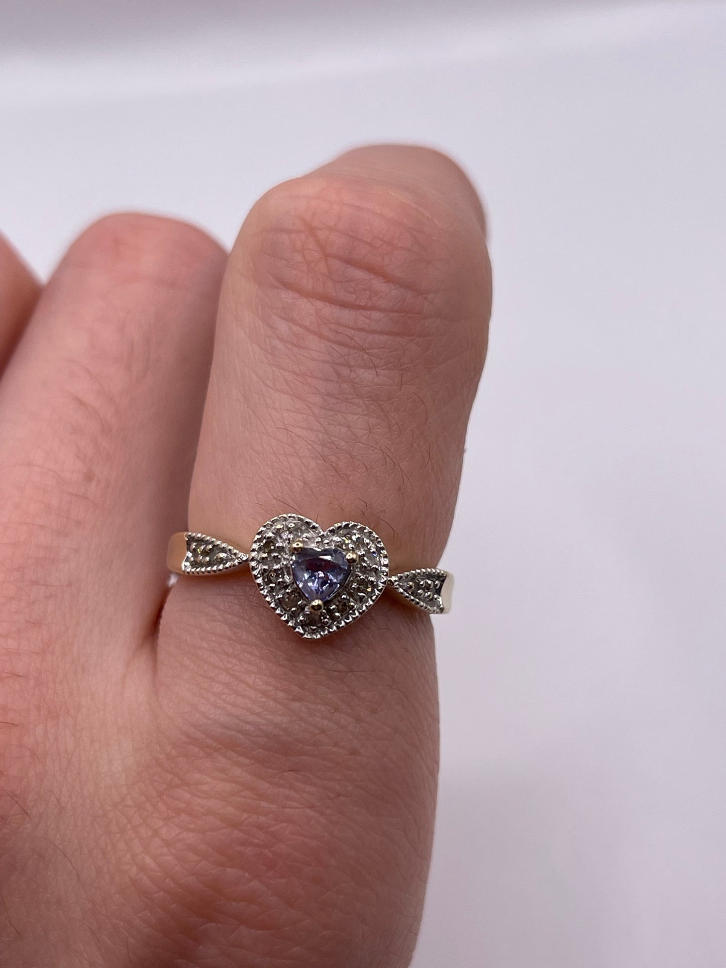 9ct gold tanzanite and diamond ring