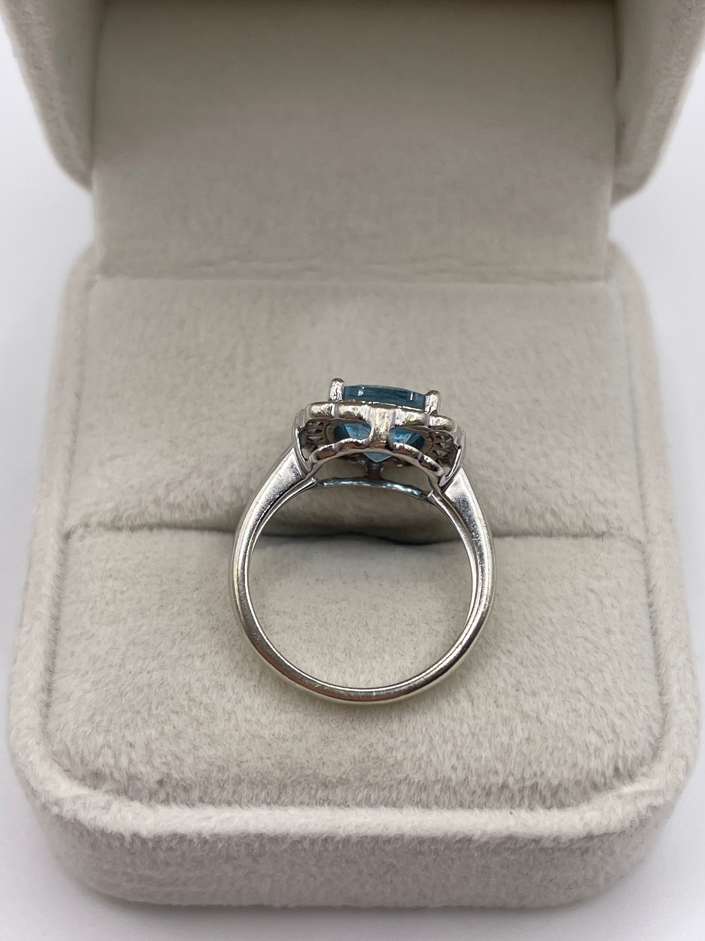 9ct white gold topaz and diamond ring