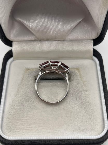 9ct white gold garnet and diamond ring