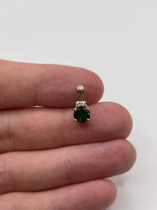 9ct gold diopside and zircon pendant
